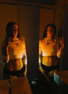 Leanne Bell - escort in London Photo 1 of 4