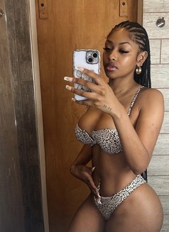 Leanne - escort in Dubai Photo 2 of 6