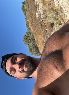 Leb Man - masseur in Beirut Photo 1 of 12