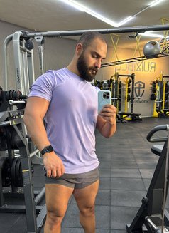Leb Man - masseur in Beirut Photo 4 of 12
