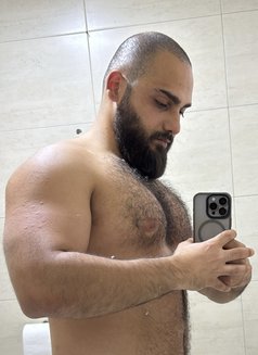Leb Man - masseur in Beirut Photo 8 of 12