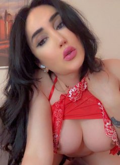 Lebanese in Paris لبنانيه - Acompañantes transexual in Paris Photo 6 of 16