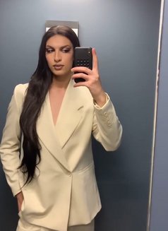 Lebanese Mistressلبنانية - Transsexual escort in Beirut Photo 4 of 6