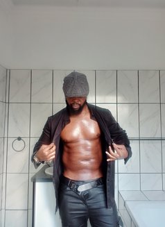 LEBO - Male escort in Pretoria Photo 4 of 8