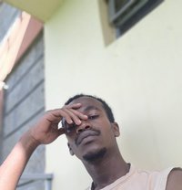 Lee - masseur in Nairobi