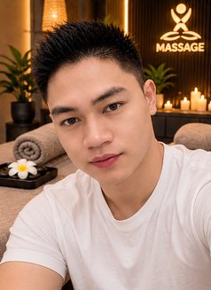 Lee Hunk - Male escort in Riyadh Photo 1 of 4