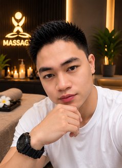 Lee Hunk - Male escort in Riyadh Photo 2 of 4