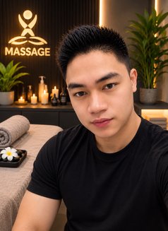 Lee Hunk - Male escort in Riyadh Photo 3 of 4