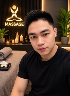 Lee Hunk - Male escort in Riyadh Photo 4 of 4