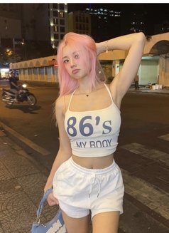 YURI - escort in Singapore Photo 5 of 5