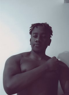 Lee - Male escort in Nairobi Photo 2 of 10