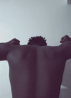 Lee - Male escort in Nairobi Photo 3 of 10