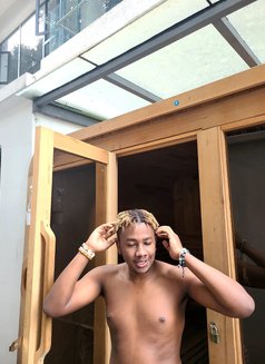 Lee - Male escort in Nairobi Photo 9 of 10