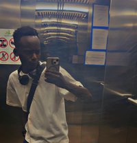 Lee - masseur in Nairobi