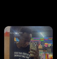 Lee - masseur in Nairobi