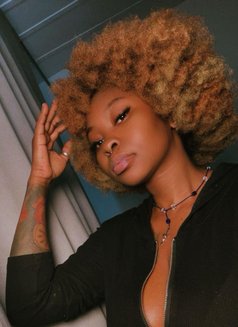 Lee - escort in Noida Photo 5 of 7