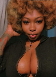 Lee - escort in Noida Photo 7 of 7