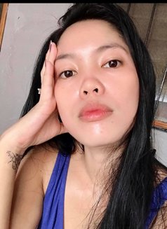 Leeh - escort in Manila Photo 1 of 2