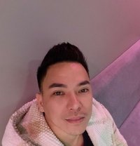 Leehuge - Male escort in Dubai