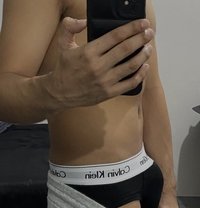 Leehuge - Male escort in Dubai