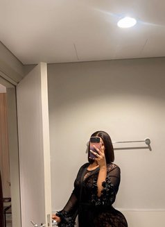 Leelove - escort in Dubai Photo 2 of 3