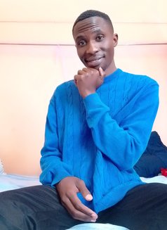 Leen - Male escort in Nairobi Photo 5 of 8