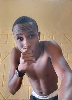 Leen - Male escort in Nairobi Photo 8 of 8