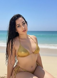 Leen - escort in Abu Dhabi Photo 2 of 6