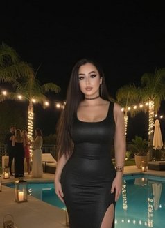 Leen - escort in Abu Dhabi Photo 5 of 6