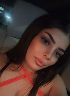 Leen - escort in Beirut Photo 3 of 3