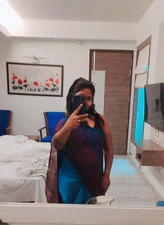 Leena - escort in New Delhi Photo 5 of 9
