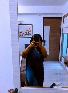 Leena - escort in New Delhi Photo 7 of 9