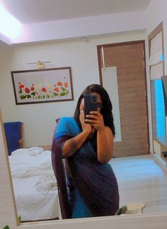 Leena - escort in New Delhi Photo 8 of 9