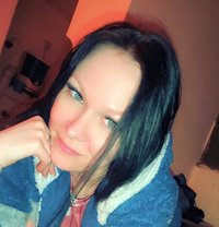 Leena - puta in New Delhi