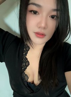 Leena - escort in Riyadh Photo 2 of 5