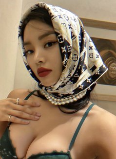 Leena - escort in Dubai Photo 2 of 5