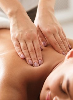 Leesha - masseuse in Colombo Photo 2 of 3