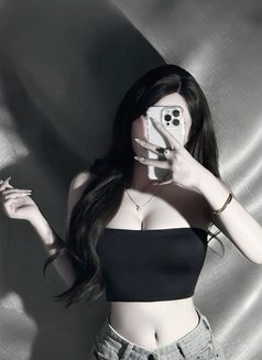 Leeya - escort in Seoul Photo 7 of 13