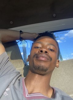 Lei - Male companion in Johannesburg Photo 2 of 3