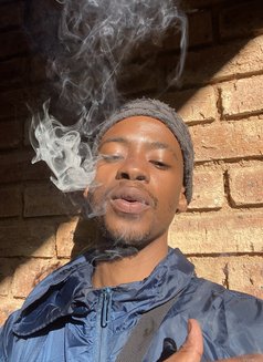 Lei - Male companion in Johannesburg Photo 3 of 3