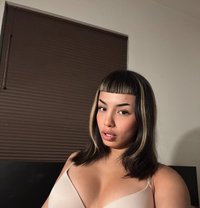 جيني - escort in Kuwait