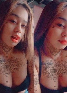 Leigh Diaz - Transsexual dominatrix in Manila Photo 3 of 11