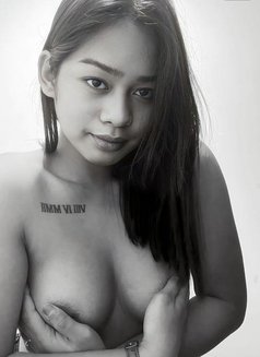 Leigh Diaz - Dominadora transexual in Manila Photo 7 of 11