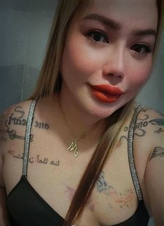 Leigh - Transsexual escort in Abu Dhabi Photo 1 of 6