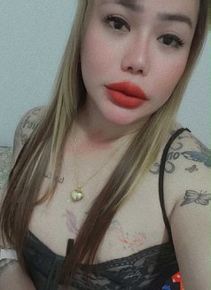 Leigh - Transsexual escort in Abu Dhabi Photo 2 of 6