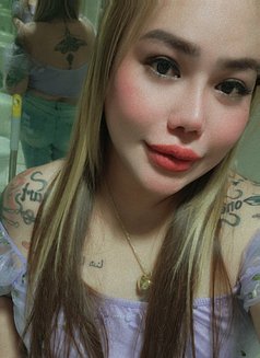 Leigh - Transsexual escort in Abu Dhabi Photo 3 of 6