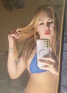 Leigh - Transsexual escort in Abu Dhabi Photo 5 of 6