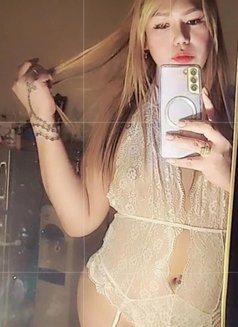Leigh - Transsexual escort in Abu Dhabi Photo 6 of 6