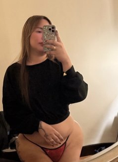 Leigh - Transsexual escort in Abu Dhabi Photo 13 of 13