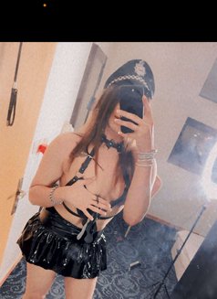 Leil - Transsexual escort in Cairo Photo 2 of 4